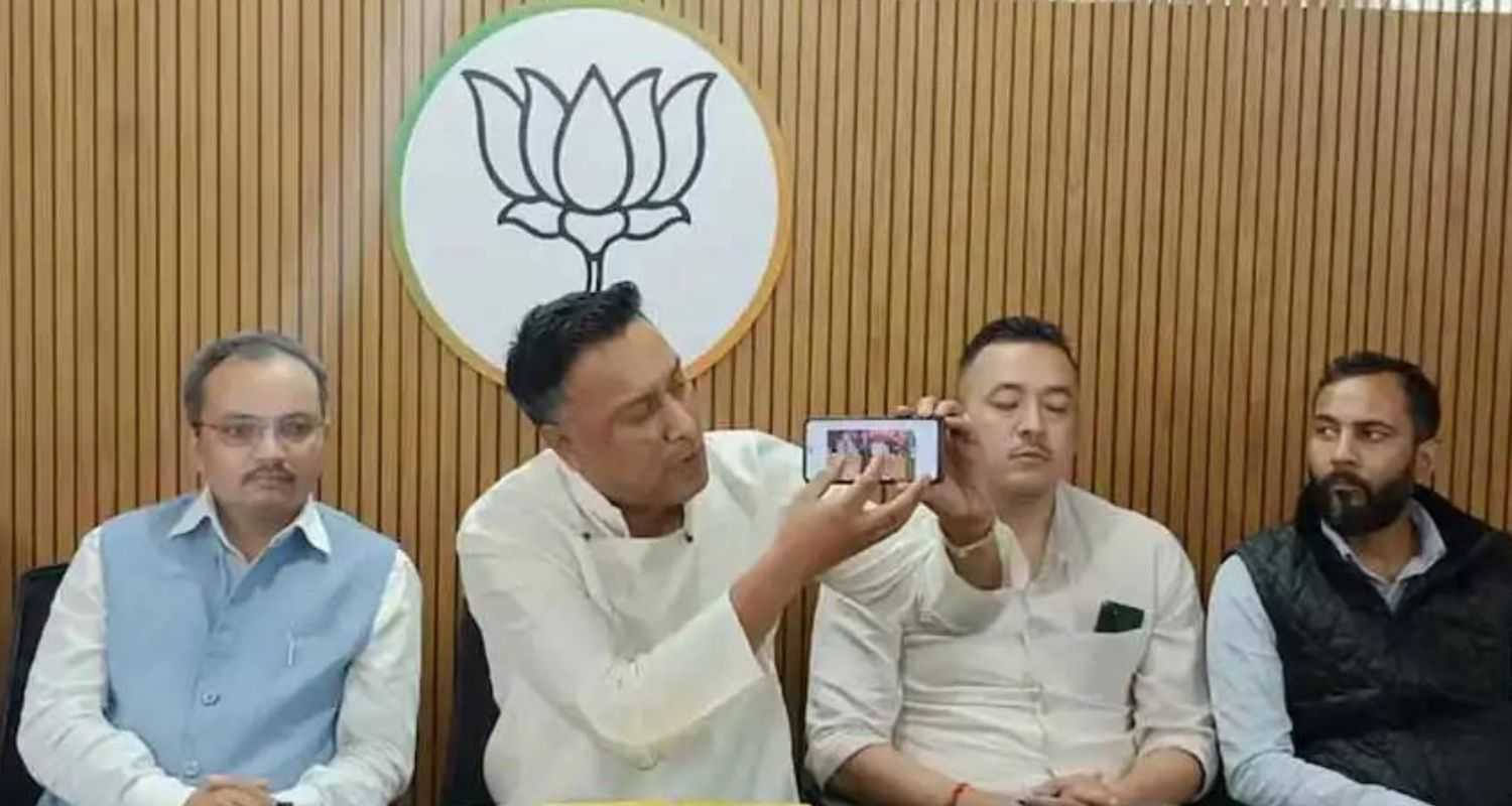 Sikkim BJP Spokesperson Passang Sherpa points out the alleged appearance of SBS Managing Director Phurba Wangdi Bhutia at an SKM party meeting while holding his bank position.