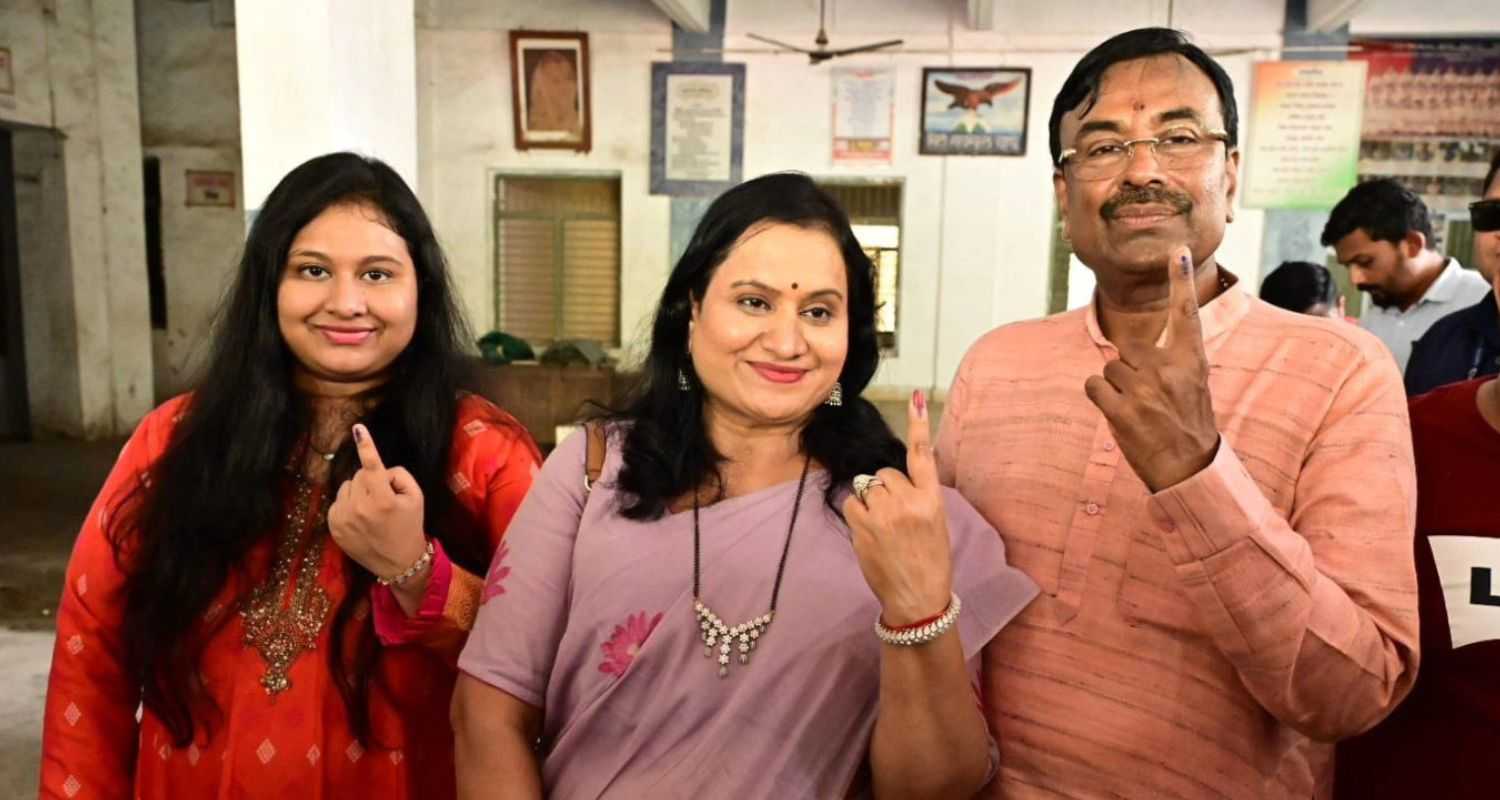 Sudhir Mugantiwari, the Minister for Forest, Cultural Affairs, and Fisheries in the Government of Maharashtra, exercised his constitutional right by casting his vote in the Chandrapur-Vani-Arni Lok Sabha Constituency.