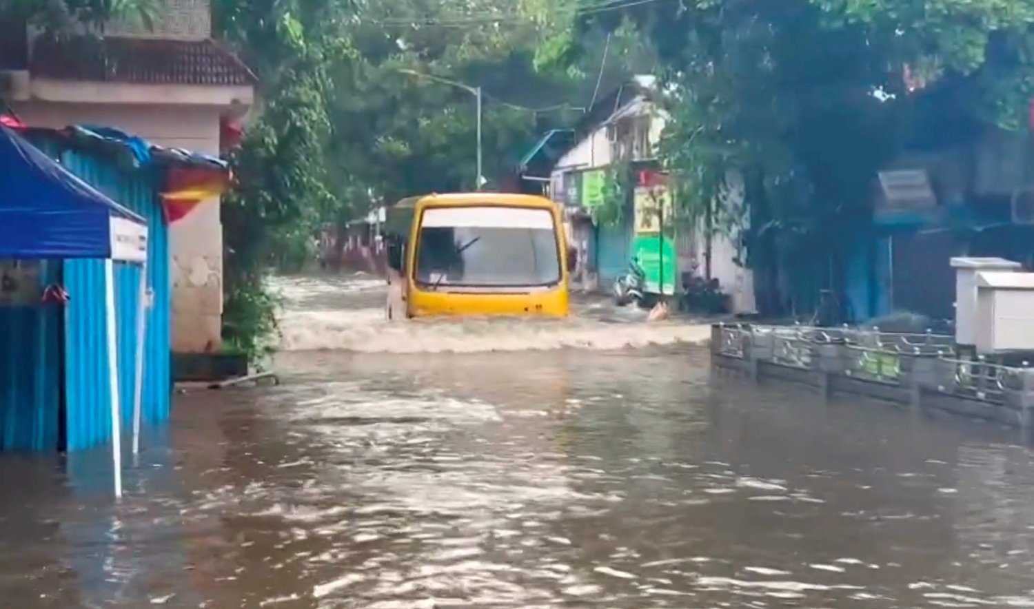 Heavy rains in Thane; flooded houses, bridge washed away