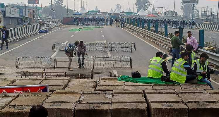 Iron barricades being installed in view of the farmers' march at the Kundli-Singhu border, in Sonipat