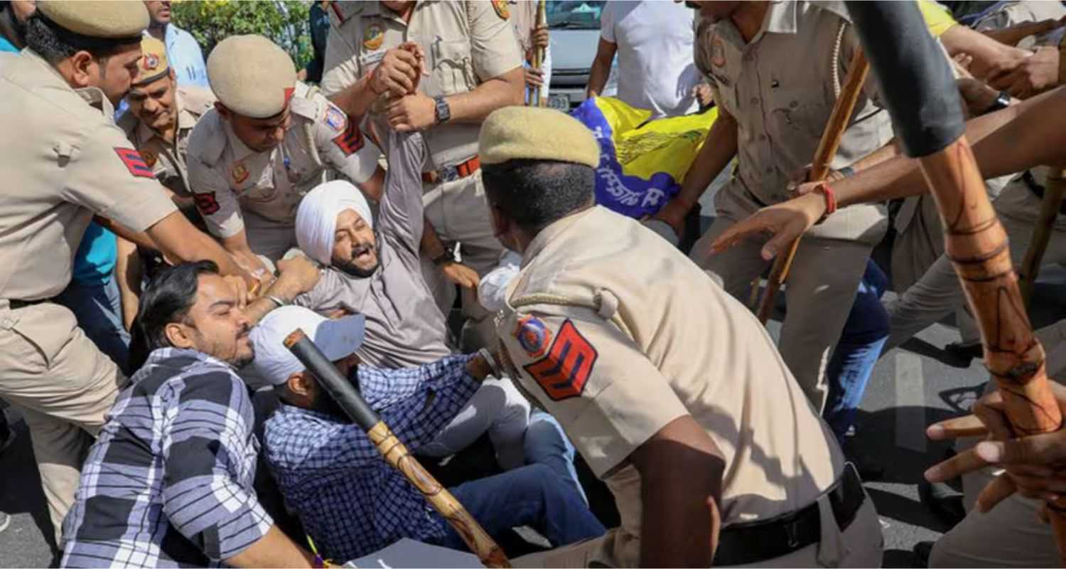 AAP Leaders and Workers protest outside Tihar Jail against the Arrest of AAP Delhi CM Arvind Kejriwal. Image X.