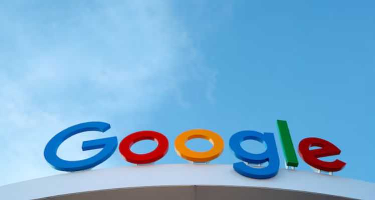 In the ongoing antitrust trial against Alphabet Inc.'s Google, the U.S. government is set to lay out its case on Friday, highlighting accusations that the tech giant unlawfully maintained its dominance in search advertising. 