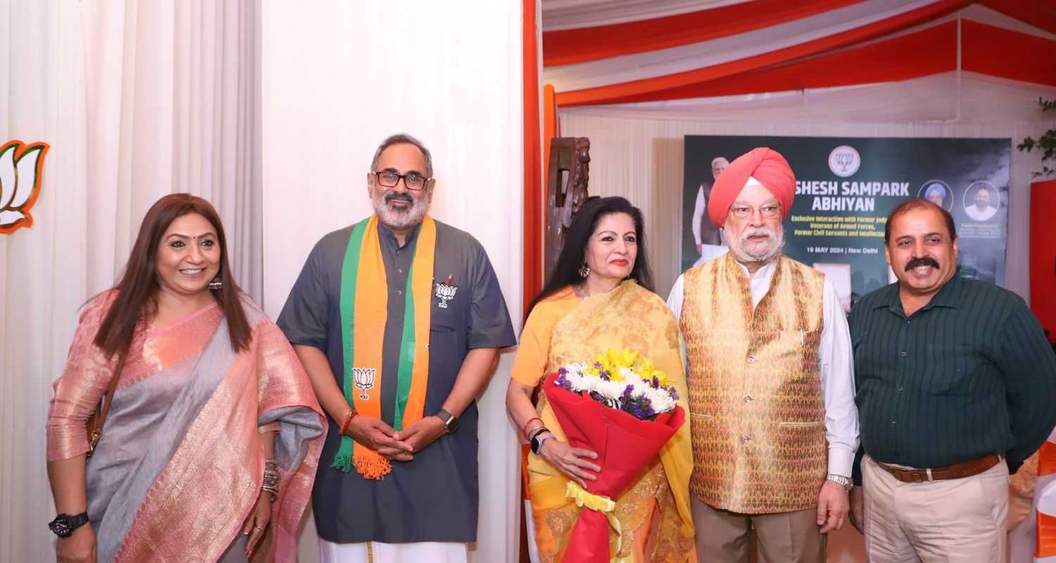 Union Minister Hardeep Singh Puri With MoS Rajeev Chandrasekhar at the BJP's Vishesh Sampark Abhiyan. Image X.