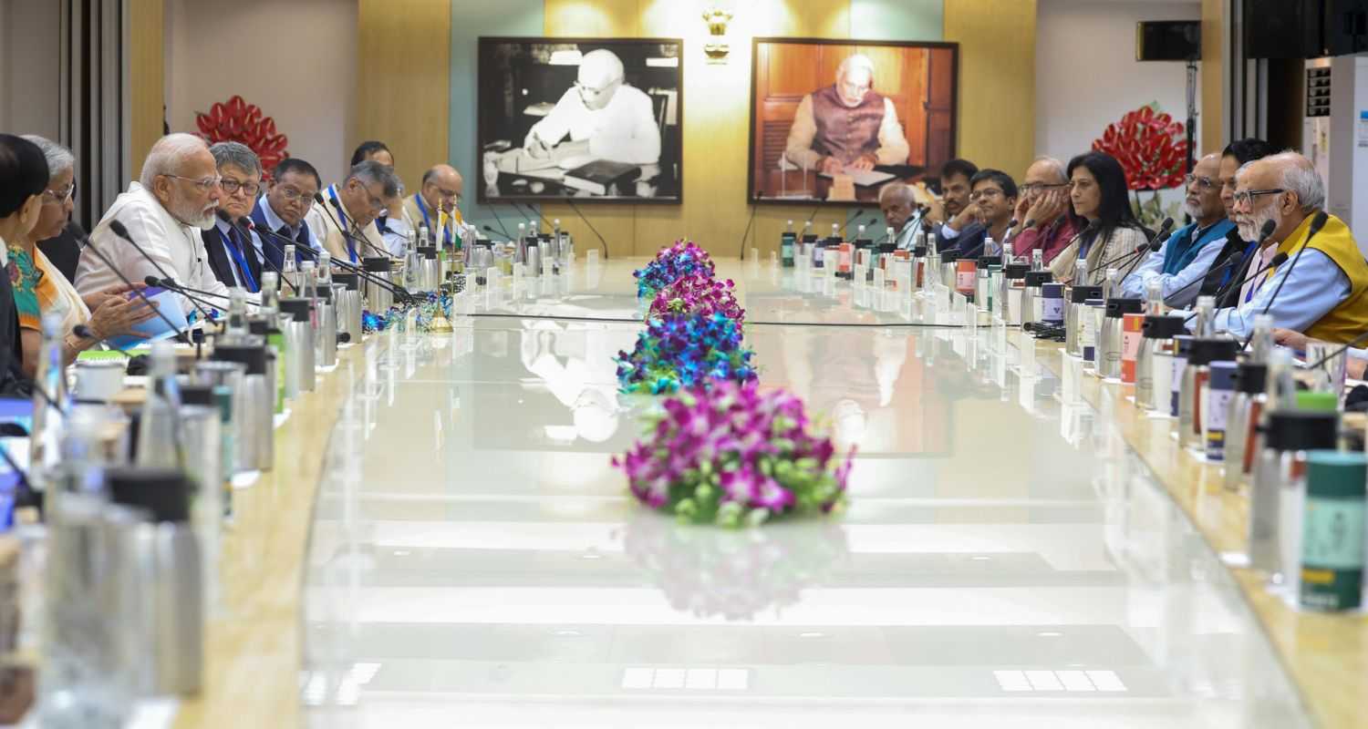 PM Modi And Finance Minister Nirmala Sitharaman Engages Economists Ahead of Budget Announcement.