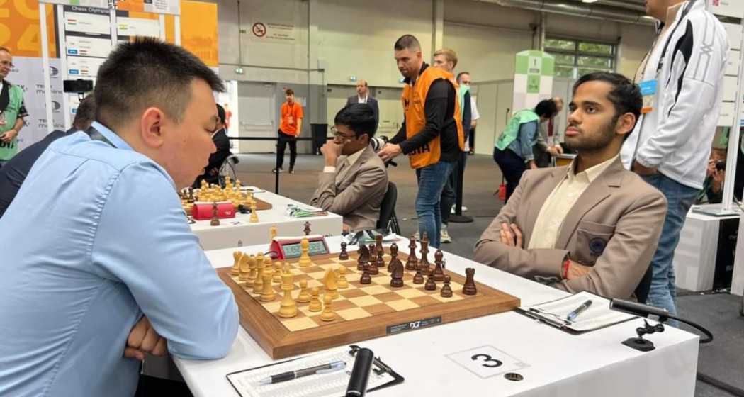 Arjun Erigaisi seized India's 6th victory against Russian-turned-Hungarian Sjugirov Sanan. Image taken from X.