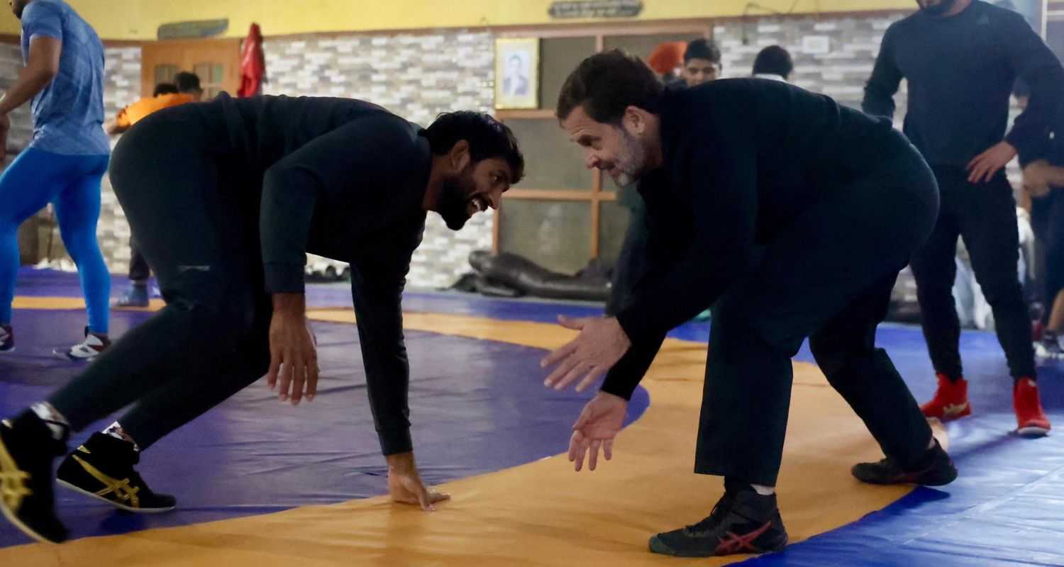 Bajrang Punia in a friendly match when Congress Leader Rahul Gandhi met him. Image X.