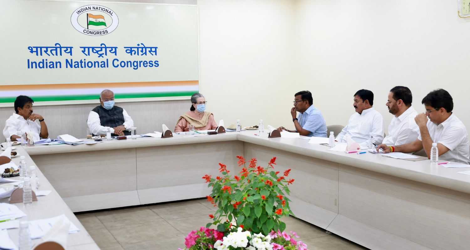 Congress President Kharge with party leaders Sonia Gandhi and K.C. Venugopal during the Congress CEC meeting for the upcoming Lok Sabha 2024 polls, at AICC Headquarters. Image X.