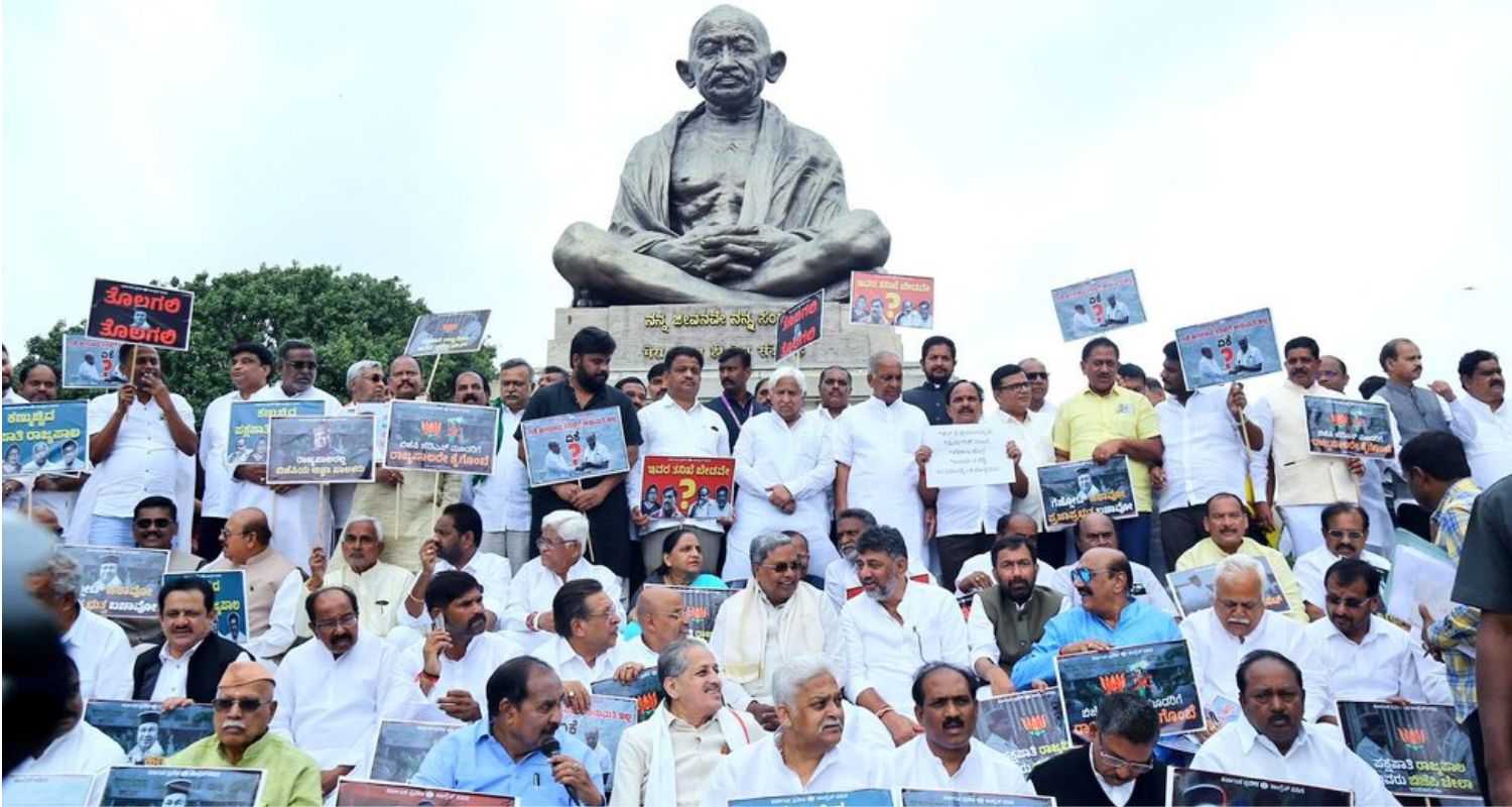 Karnataka Congress stages protest against Guv
