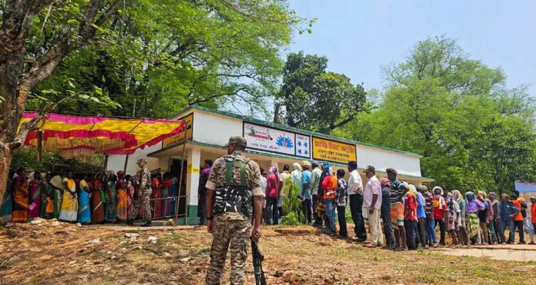 Arambag (SC) witnessed the highest polling at 36.21%, followed by Uluberia at 33.98%, and Hooghly at 33.78%. 