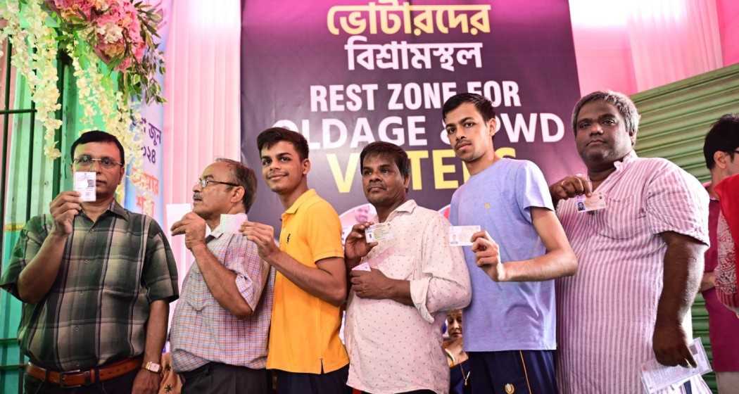 Enthusiastic voters standing in queues to exercise their votes at a polling station in Kamarhati under North 24 Parganas district, West Bengal.