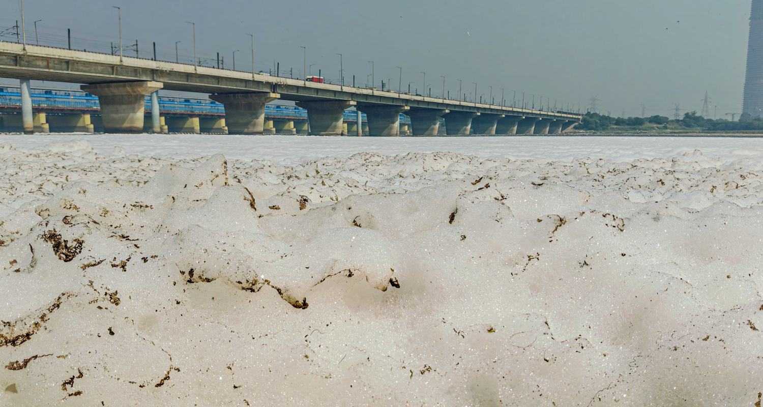 Thick froth blankets Delhi's Yamuna, experts raise health risks