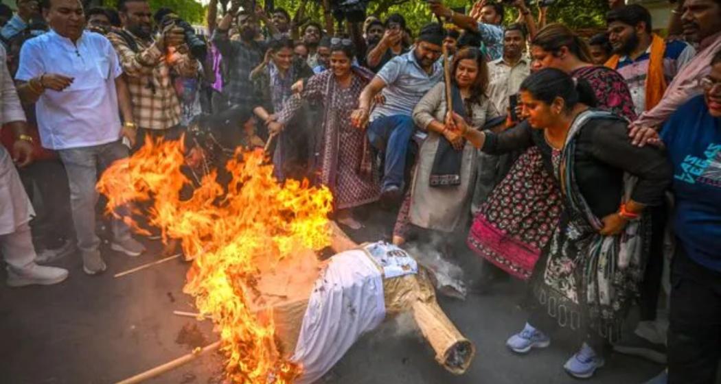 BJP MPs and workers burn an effigy of Rahul Gandhi during a protest march in Delhi against the defeat of the women’s reservation Bill, in New Delhi, on Saturday. 