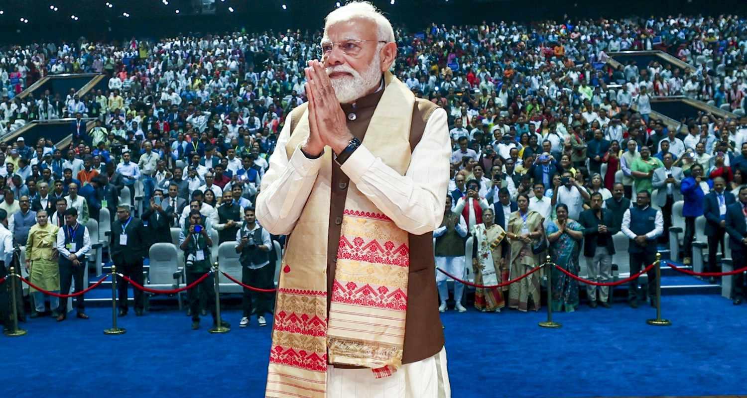 وزیر اعظم مودی کا دورہ آسام | سلچر میں 23,550 کروڑ روپے کے پروجیکٹوں کے لیے بنیاد رکھی گئی