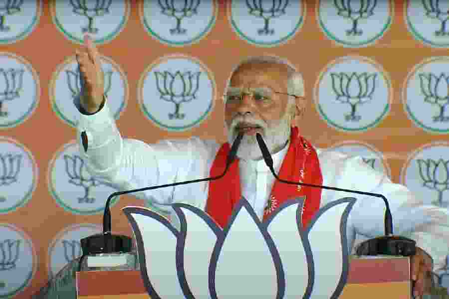 PM Modi claims SP, Cong work only to benefit their families, vote banks in UP's Etawah rally