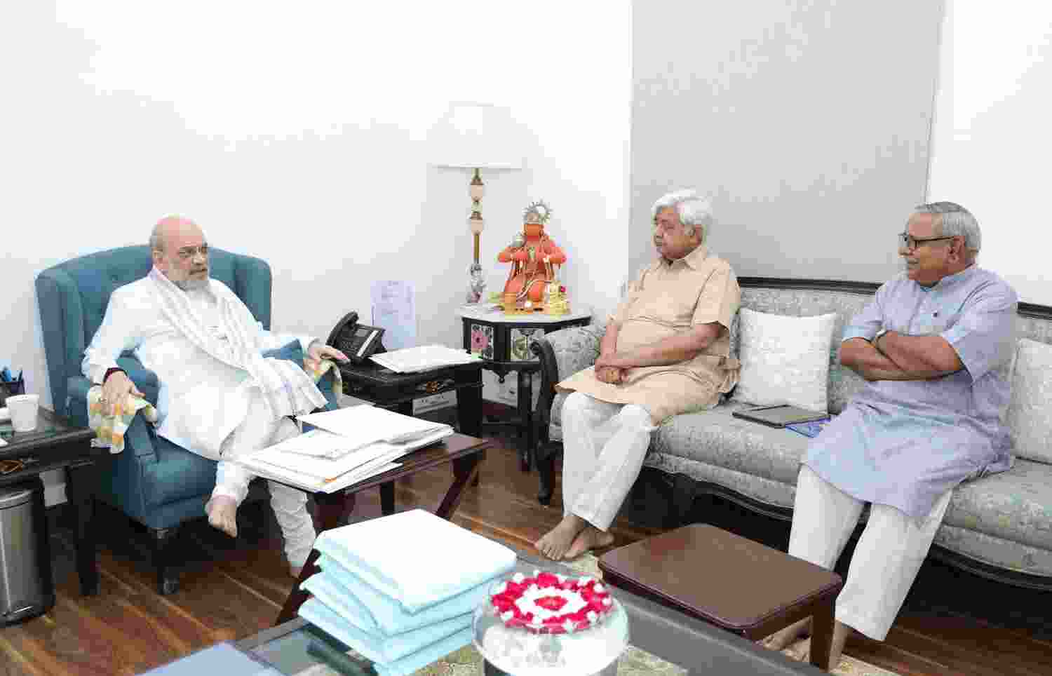 VHP leaders meet Amit Shah, demands safety of Hindus in B'desh