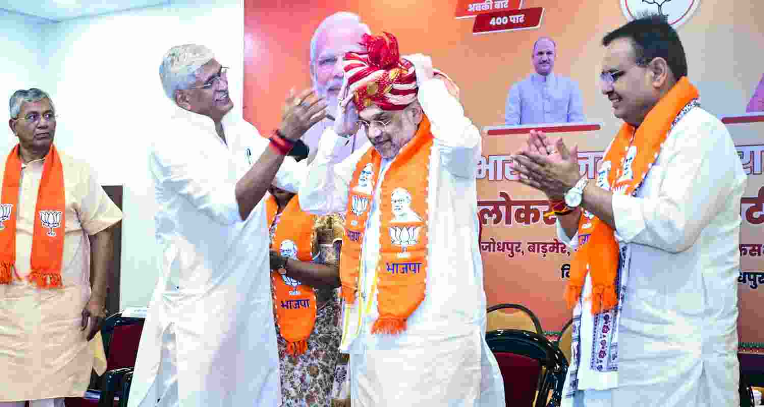 Amit Shah being felicitated at an event in Jodhpur.