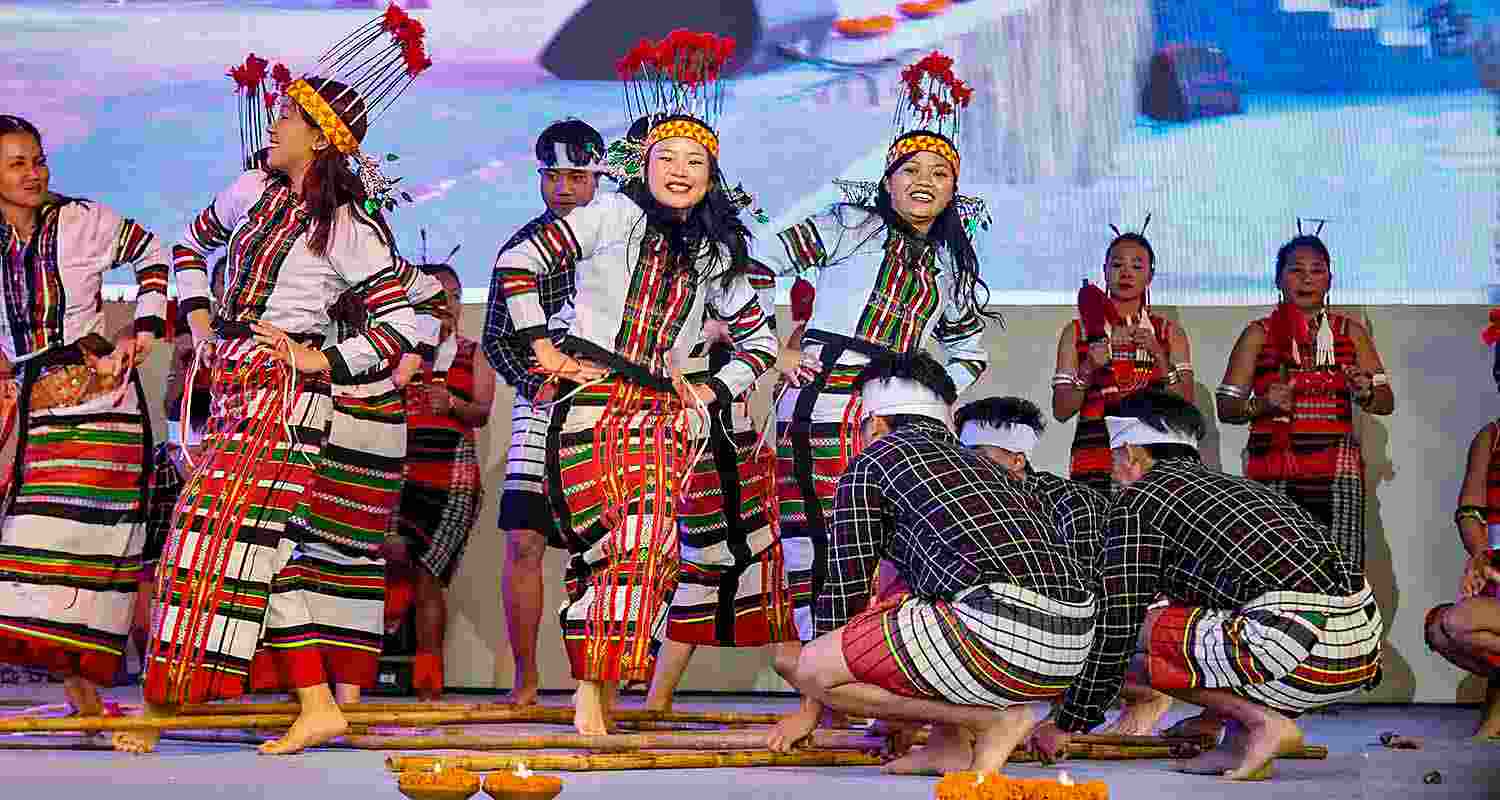 Artists performing folk dance at Rashtrapati Bhavan, New Delhi 