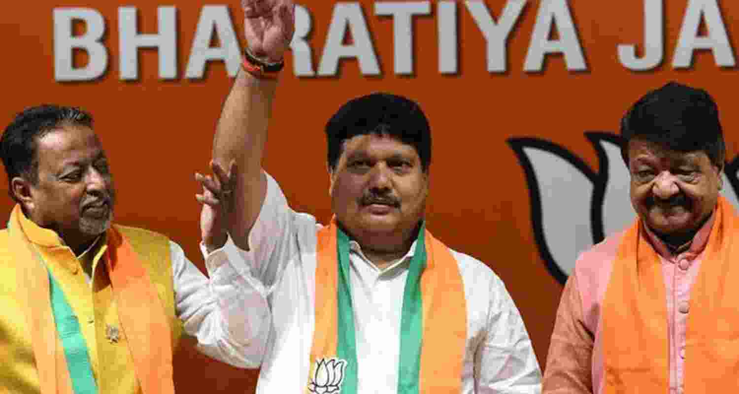 Arjun Singh joins BJP in the presence of Kailash Vijayvargiya and Mukul Roy at a press conference in New Delhi on March 14, 2019.