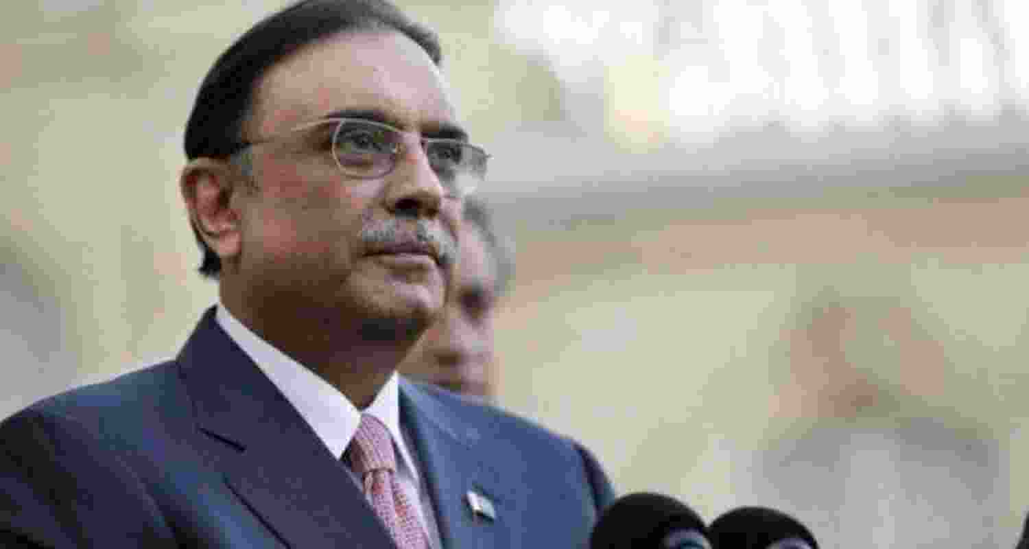 Asif Ali Zardari speaking to the press