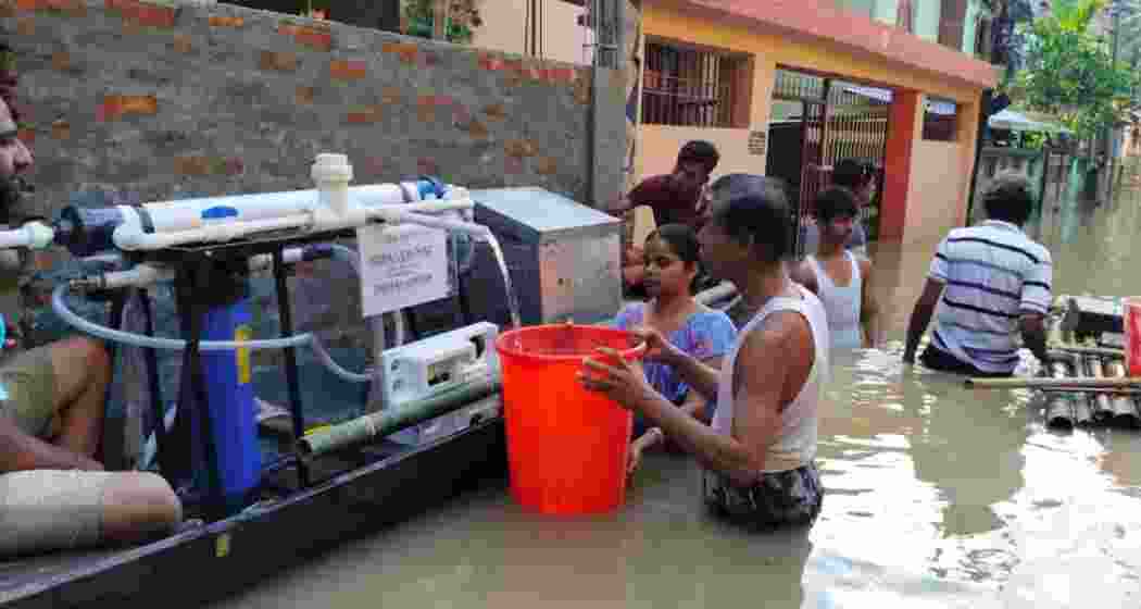 DDMA, UNICEF and Oxfam have innovated boat-mounted water treatment units to provide life-saving water to the people in need within Silchar & its peripheral areas back in 2023. 