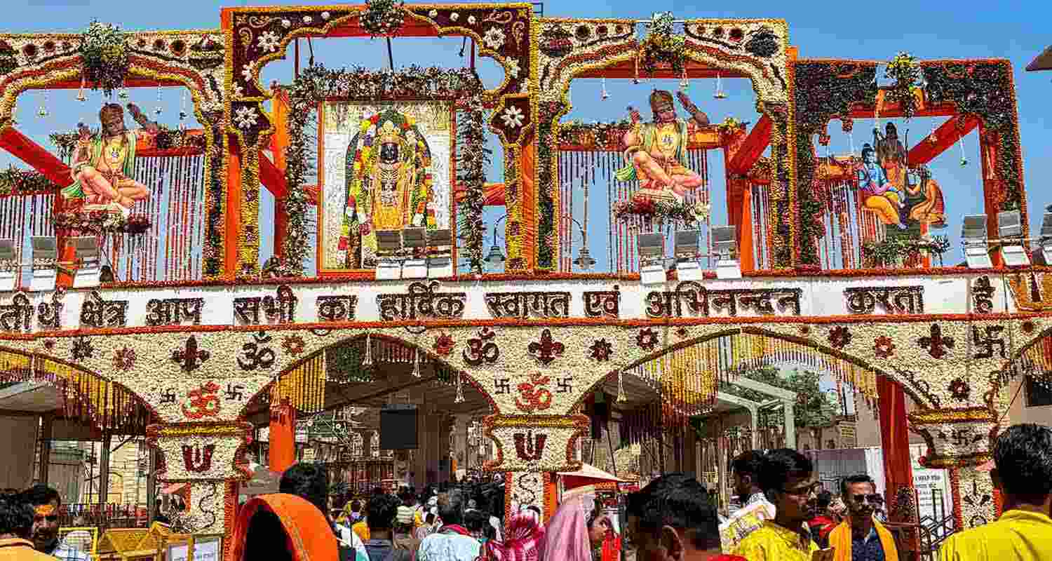 Devotees arrive to offer prayers at the Ram Temple on the occasion of ‘Ram Navami’