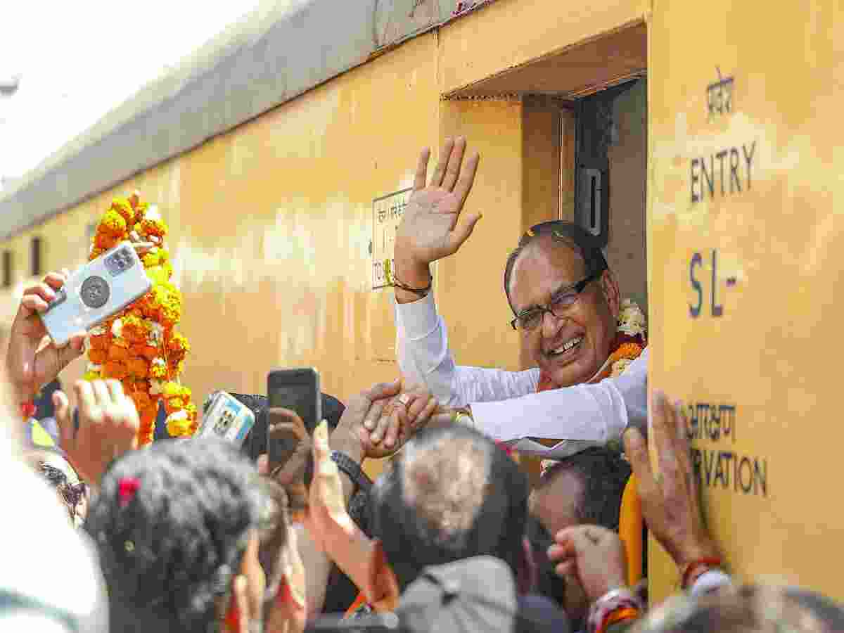 Former MP CM Shivraj Singh Chouhan begins campaign trail in Vidisha LS seat, connects with voters during train journey to 'Karmabhoomi'
