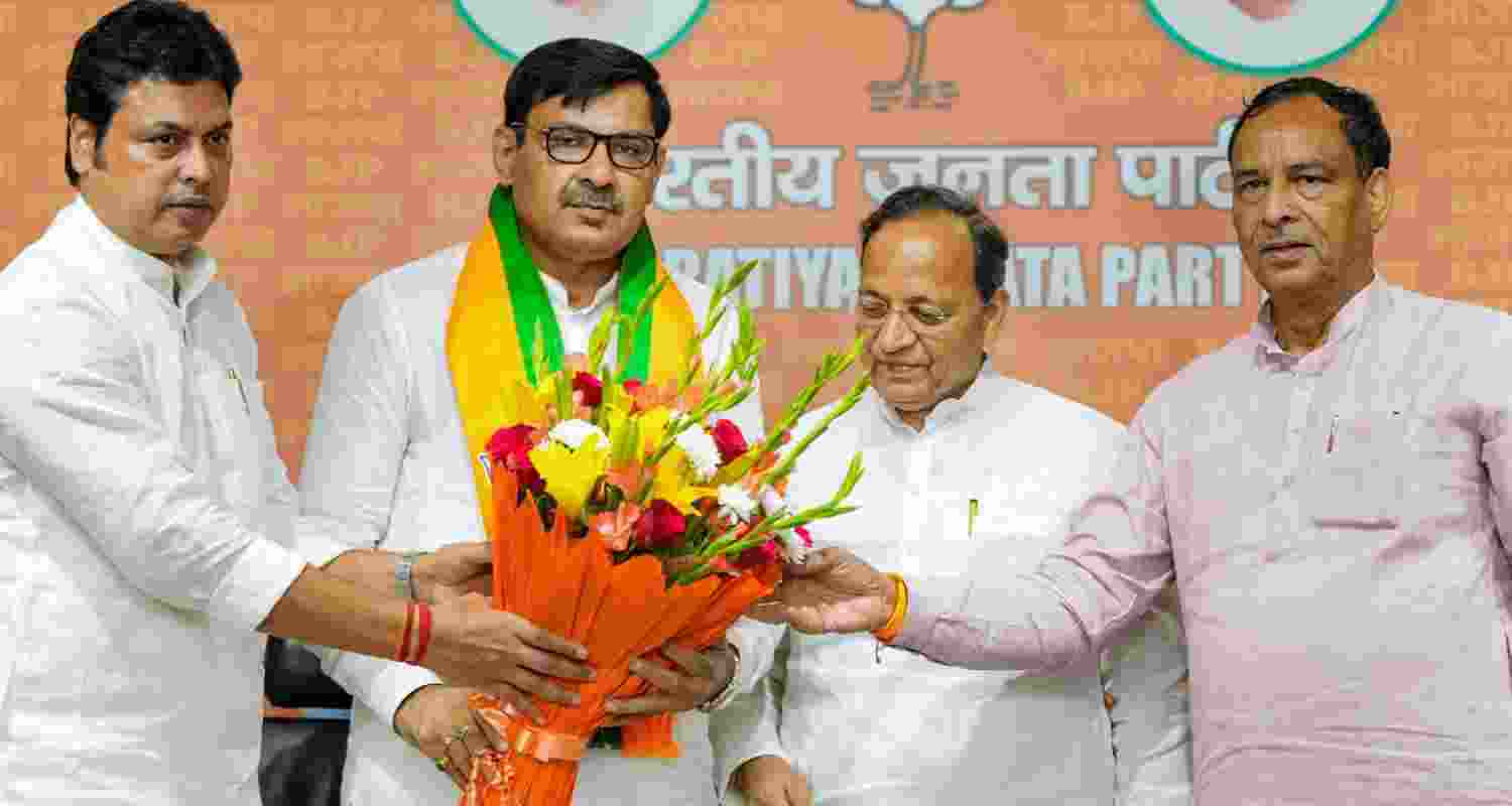 BJP leader Biplab Kumar Deb, senior party leader Arun Singh (2R) with Haryana BJP Chief Mohan Lal and Devender Singh Babli who joined the party. 