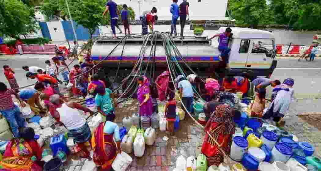 People queued up to fetch water in Bengaluru.