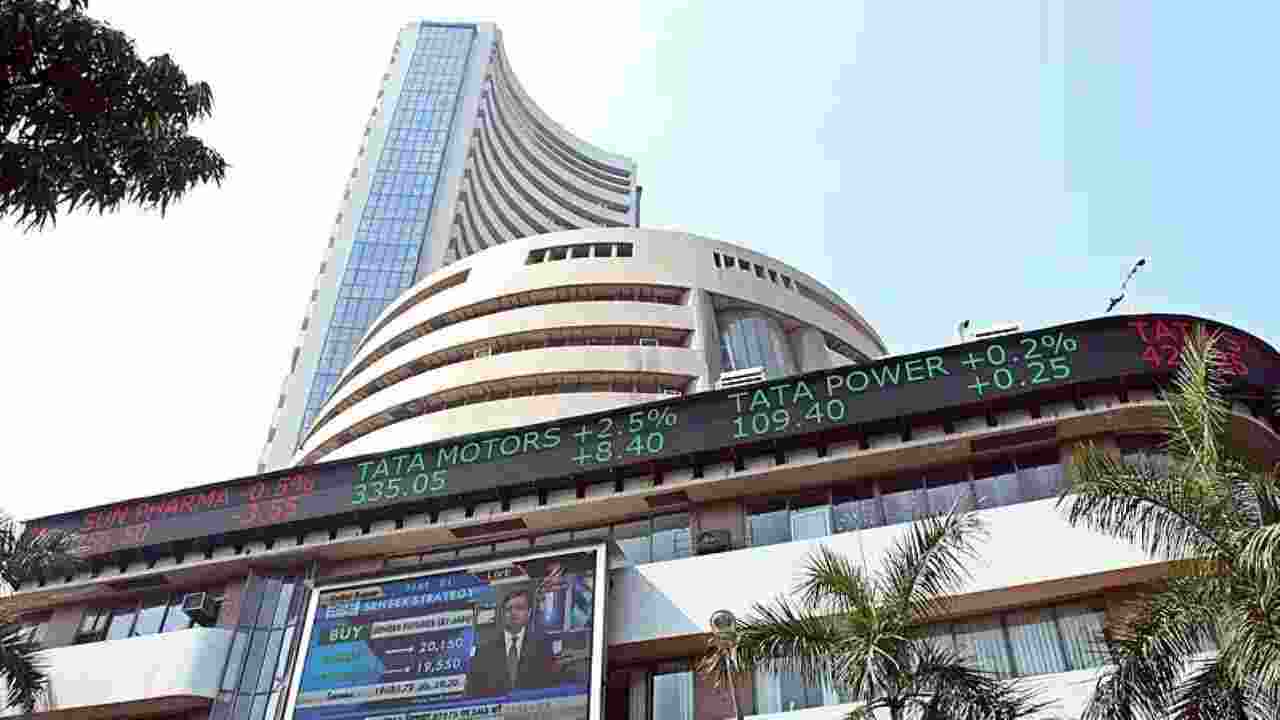 Sensex climbs 100 points, Nifty hits new high