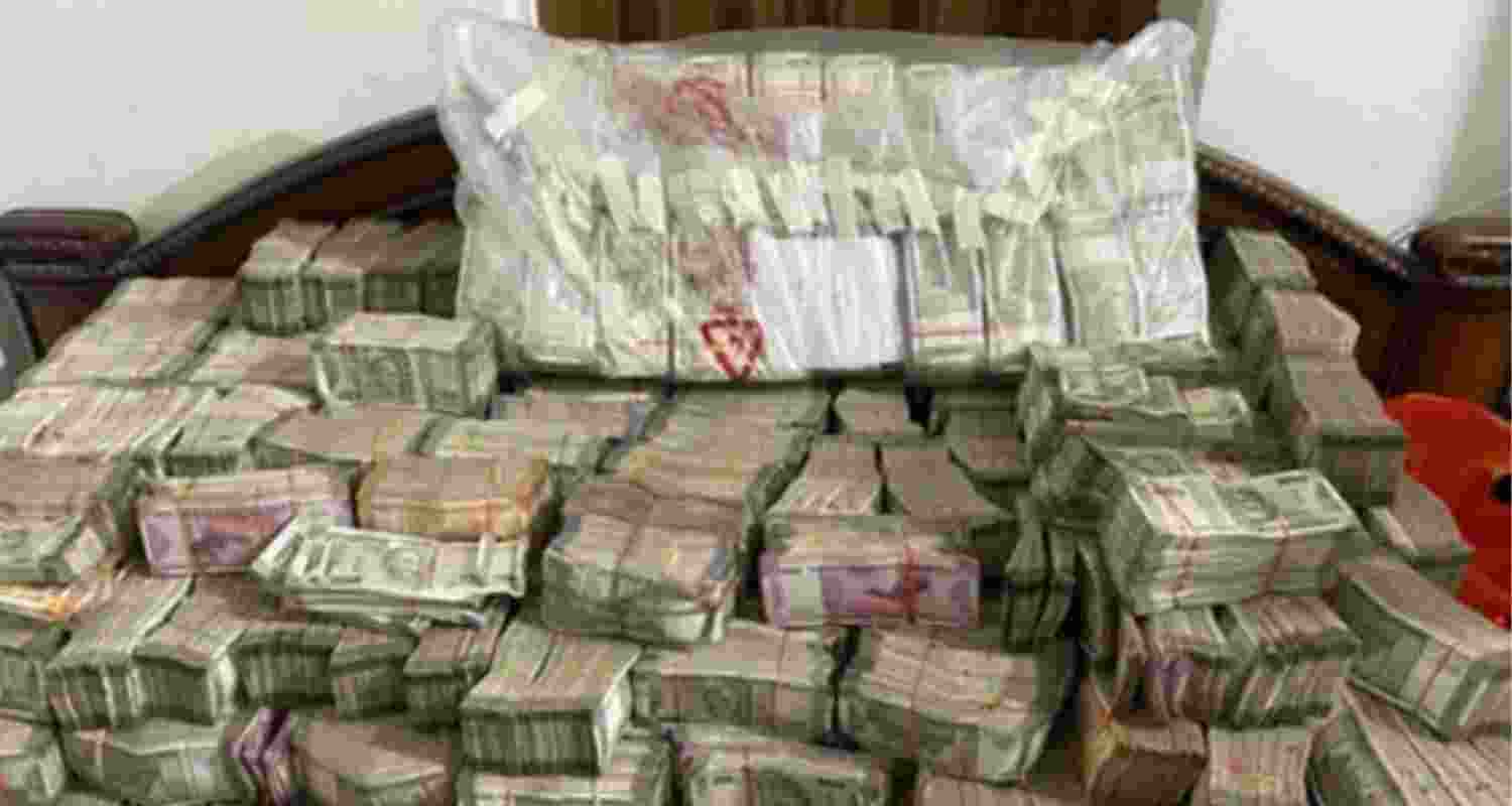 Police seize cash from Andhra-Telangana check-post.