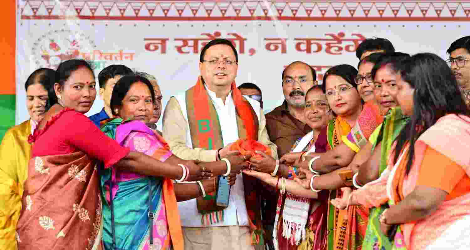 Women BJP workers felicitate Uttarakhand Chief Minister Pushkar Singh Dhami in Jamtara district of Jharkhand during Parivartan Sabha on Thursday.  