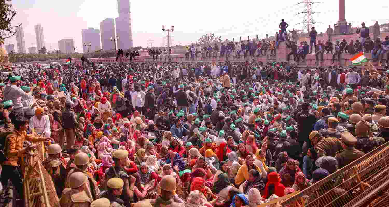 Thousands of farmers gathered at the gurugram Delhi border to protest against the central government.