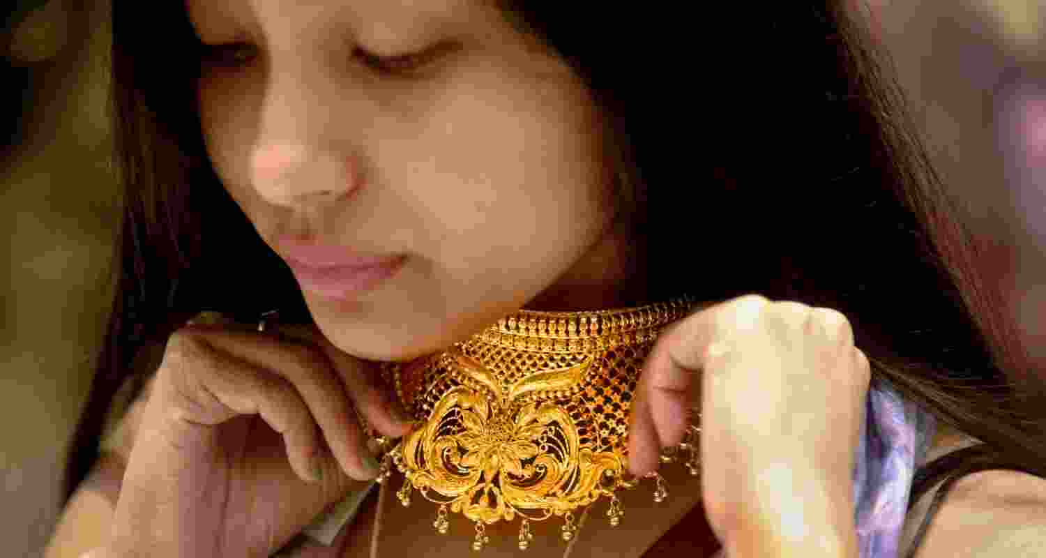 Gold jumps Rs 500 to scale record high of Rs 65,650 per 10 grams