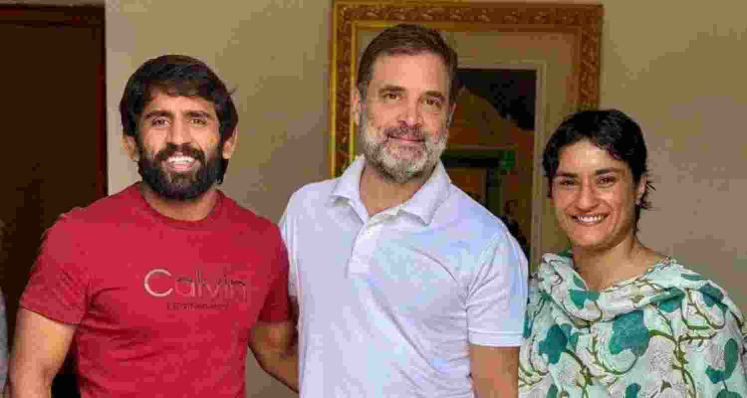 Rahul Gandhi with Bajrang Punia and Vinesh Phogat.