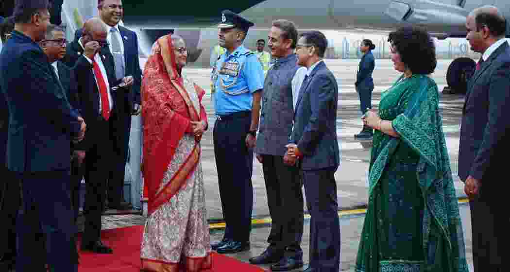 Indian Minister of State for External Affairs Shri Kirti Vardhan Singh, and Bangladesh High Commissioner to India Md Mustafizur Rahman receiving Bangladesh Prime Minister Sheikh Hasina at the Palam airport in New Delhi.