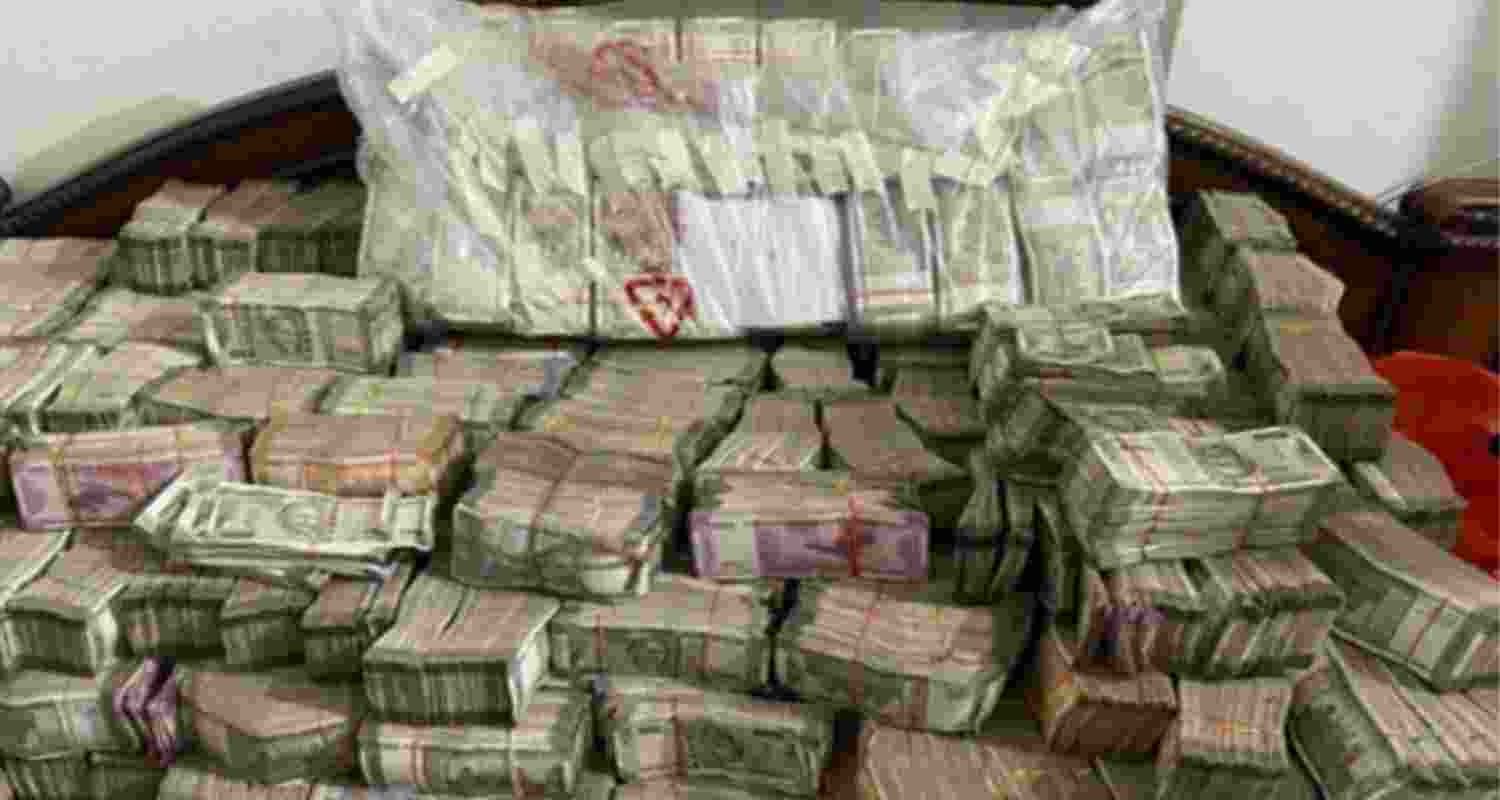 EC recovers heaps of cash in Andhra Pradesh.