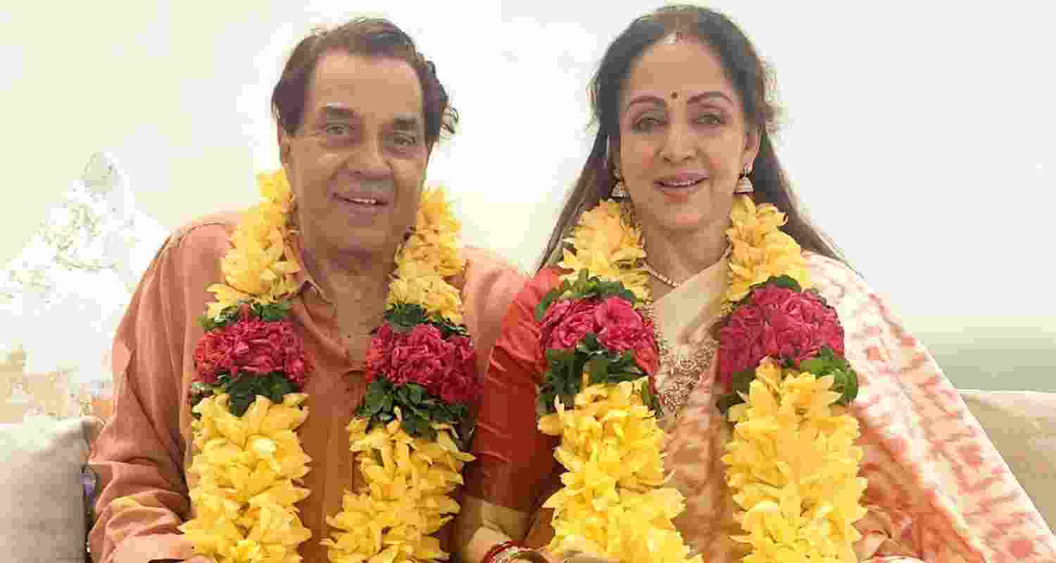 Dharmendra & Hema Malini celebrate 44th wedding anniversary