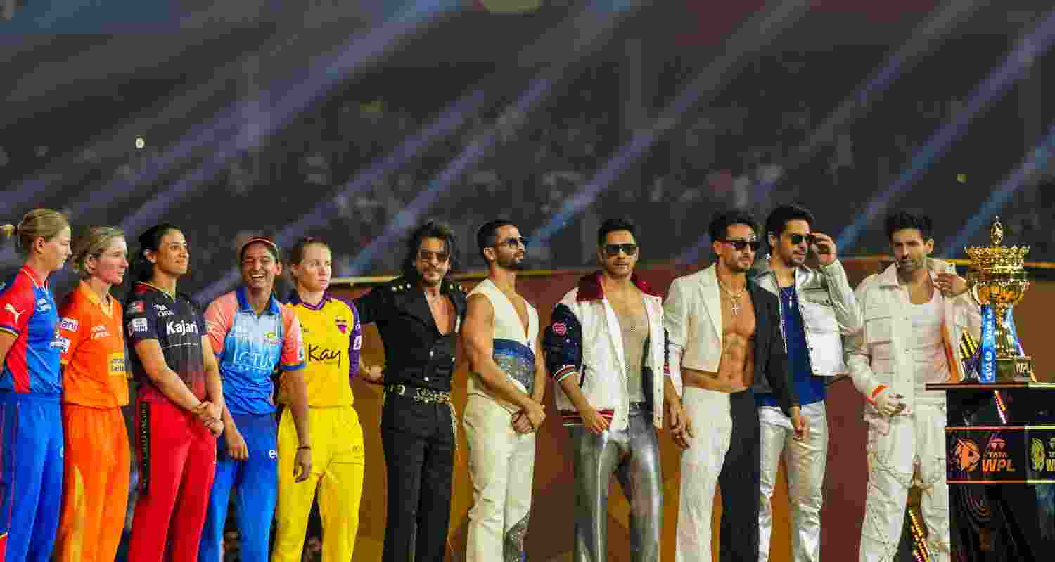 Bollywood stars with WPL team captains. 