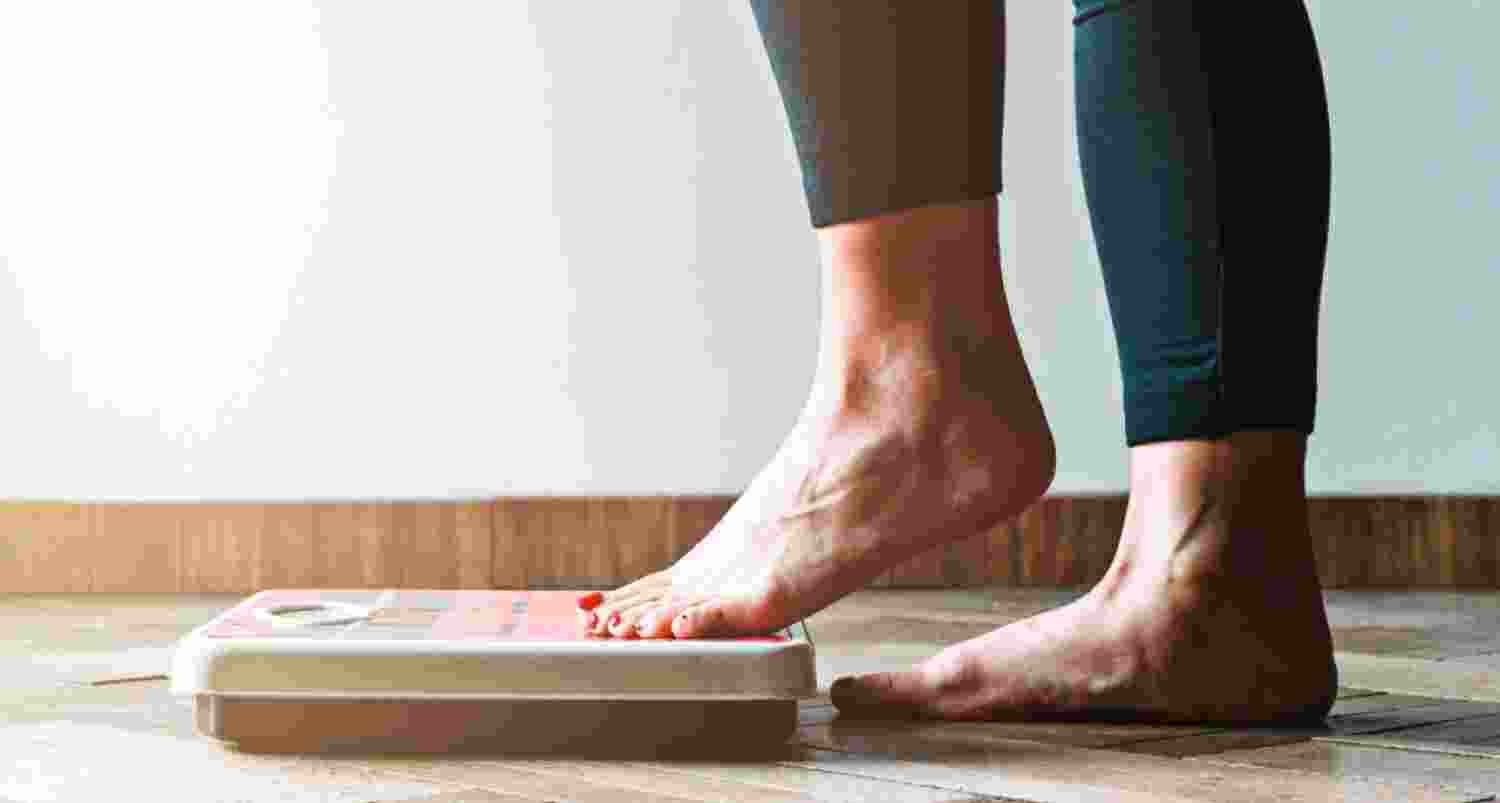 Should you weigh yourself weekly or daily?