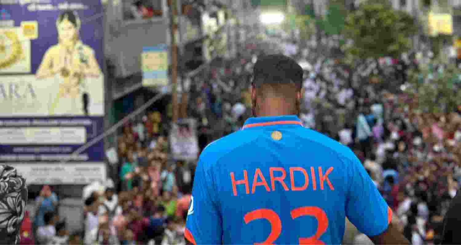 Over 3.5 Lakh Fans Cheer Hardik Pandya in Vadodara Parade.