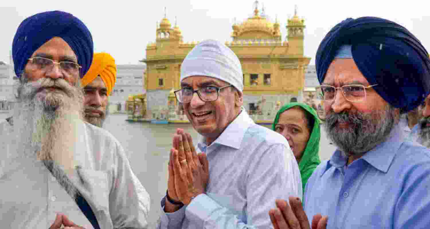 Chief Justice D Y Chandrachud Visits Golden Temple After PGIMER Convocation.