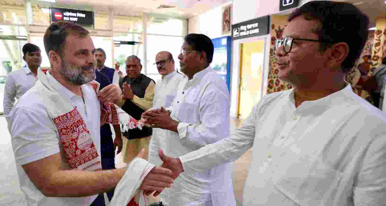 Congress Leader Rahul Gandhi Heads to Jharkhand Event.