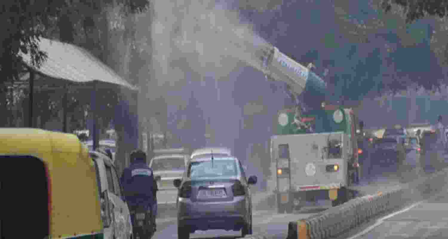 Delhi Faces Breathing Difficulties Amid Poor Air Quality.