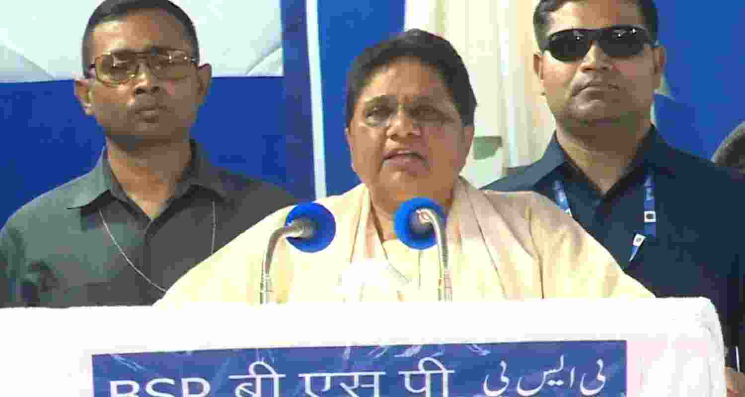 Mayawati at a rally hints at 'No Manifesto'. Image X.