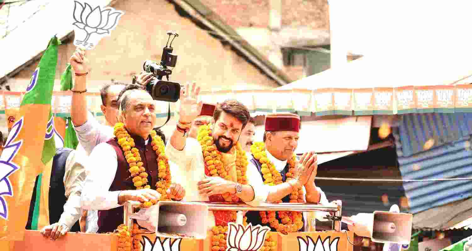 As Being a Sports Minister, Anurag Thakur in a Rally Predicts Boundaries (Fours and Sixes) For BJP in Elections.