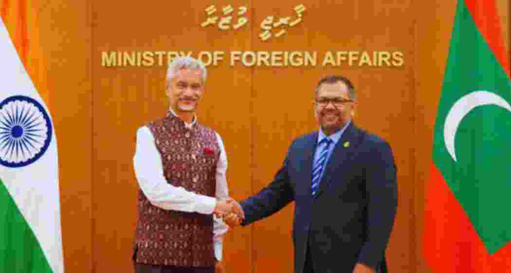 External Affairs Minister Subrahmanyam Jaishankar (L) with Minister of Foreign Affairs Moosa Zameer (R).