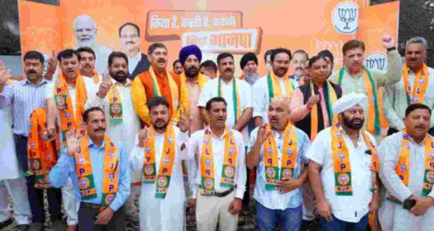 Cong leader’s brother, several others join BJP in Jammu
