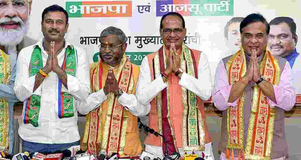 (From left to right) AJSU Party chief Sudesh Kumar Mahto, Jharkhand BJP President Babulal, former Madhya Pradesh CM and co-election in-charge for Jharkhand, Shivraj Singh Chauhan, Assam Chief Minister co-election in-charge for Jharkhand Himanta Biswa Sarma.