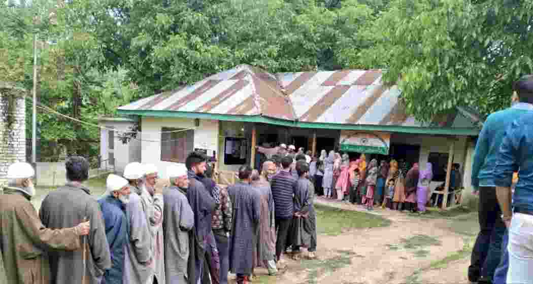 Voters line up in large numbers to cast their vote at Chadoora, Budgam for Srinagar Parliamentary Constituency.