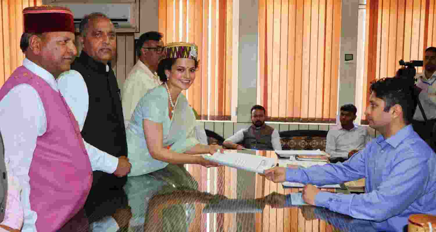Kangana files nomination papers for LS polls. 